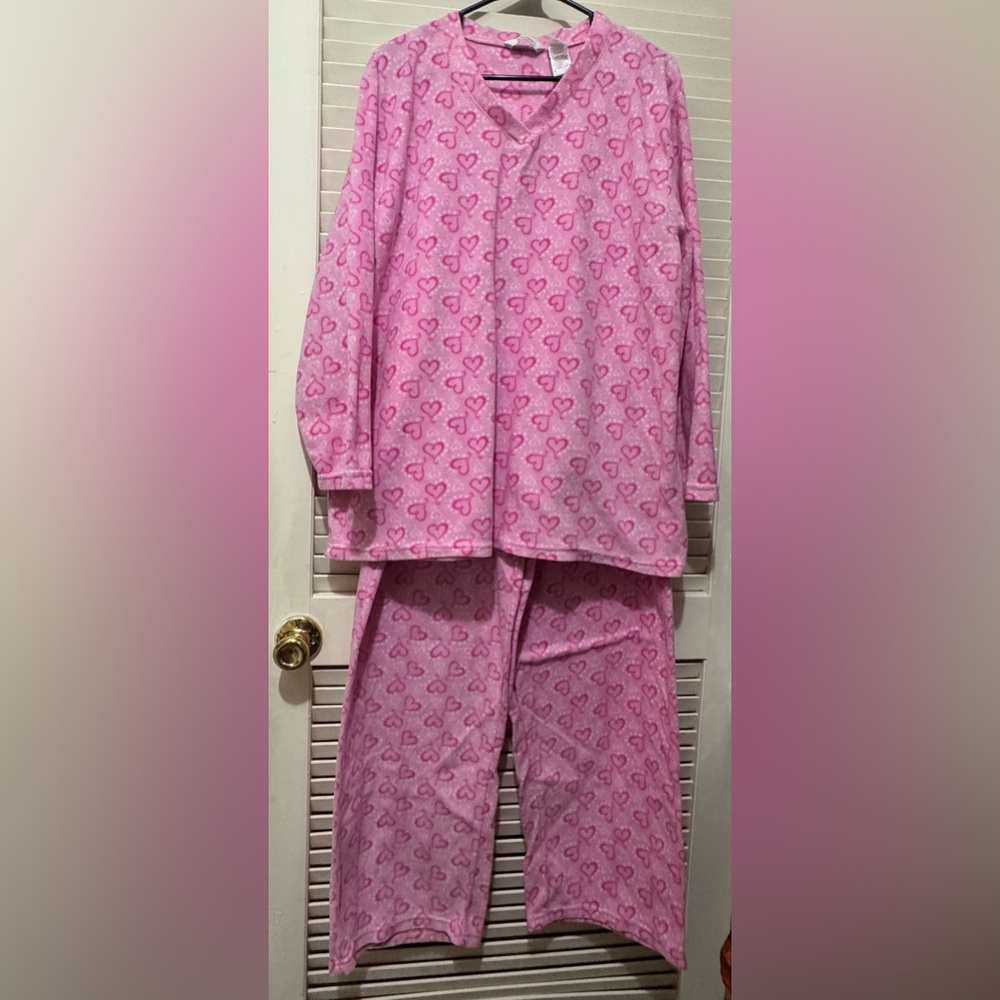 EUC Pink Pajama Sets with Long Sleeves and Heart Pattern